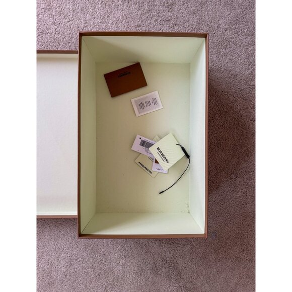 Burberry Shoe Box - Picture 3 of 3